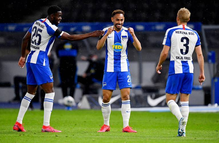 柏林赫塔客场大胜取得关键胜利